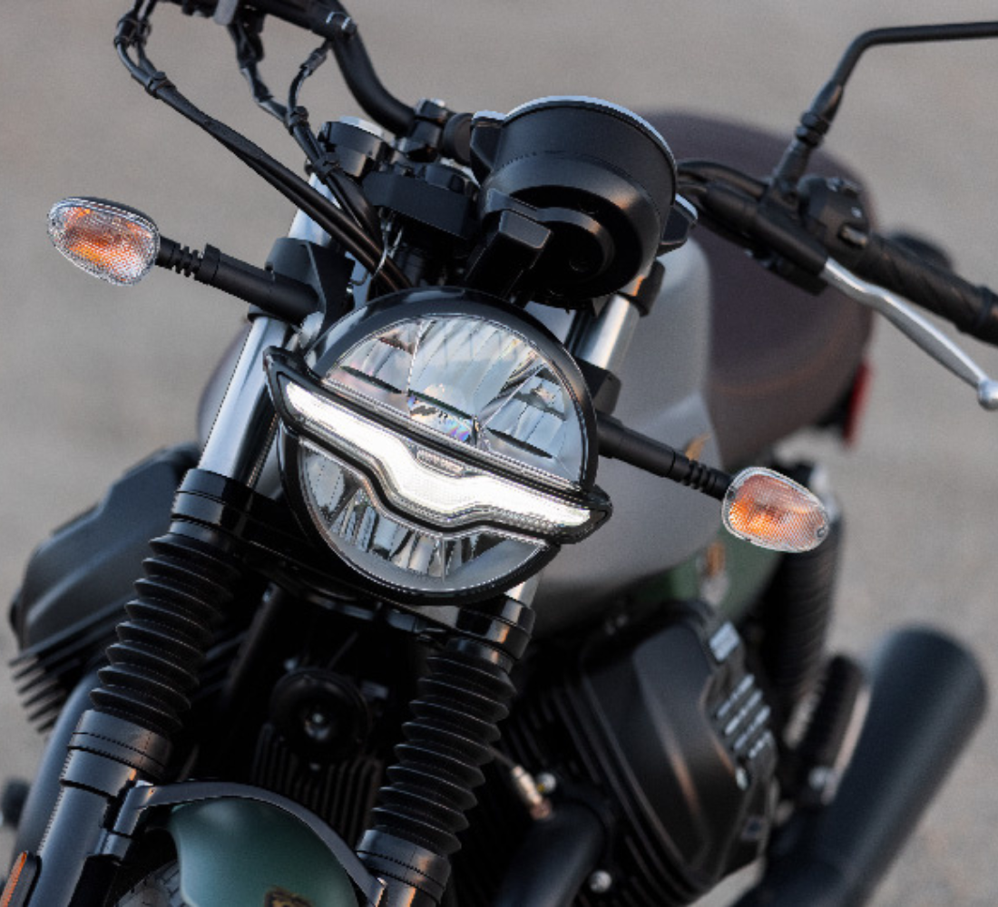Motocicleta Moto Guzzi V7 Stone Centenario faro galgo México