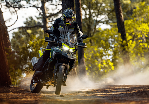 Benelli TRK 702X Lifestyle3 Galgo Chile