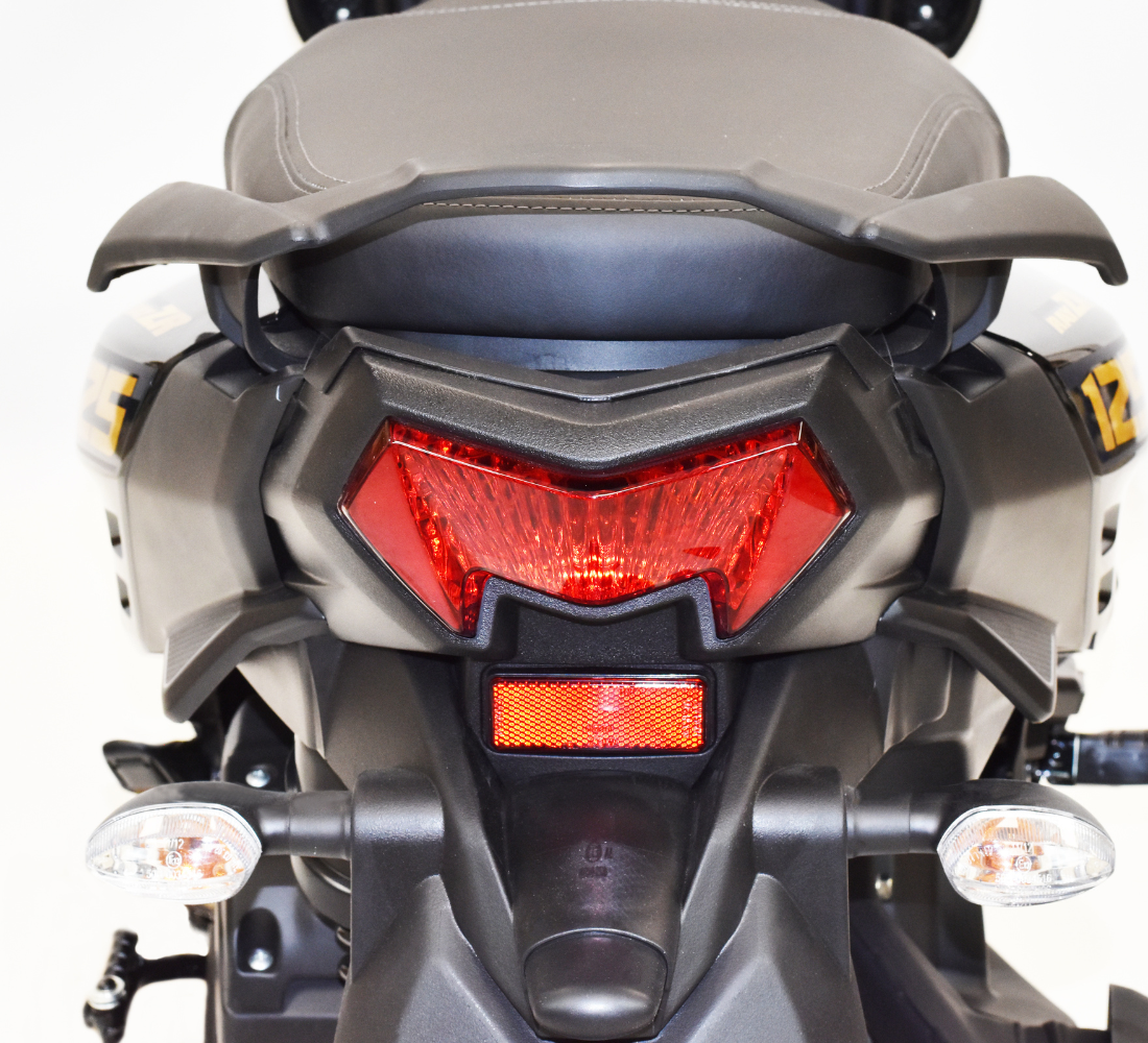Motocicleta Yamaha Ray ZR 125 FI faro stop galgo México