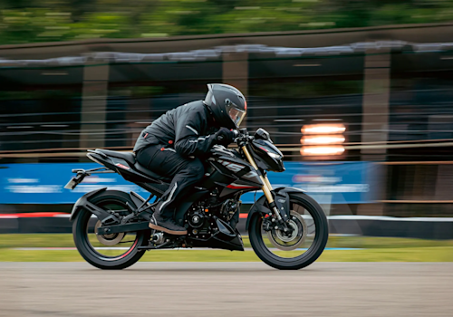 Bajaj Pulsar N160 Pro Lifestyle3 Galgo Colombia