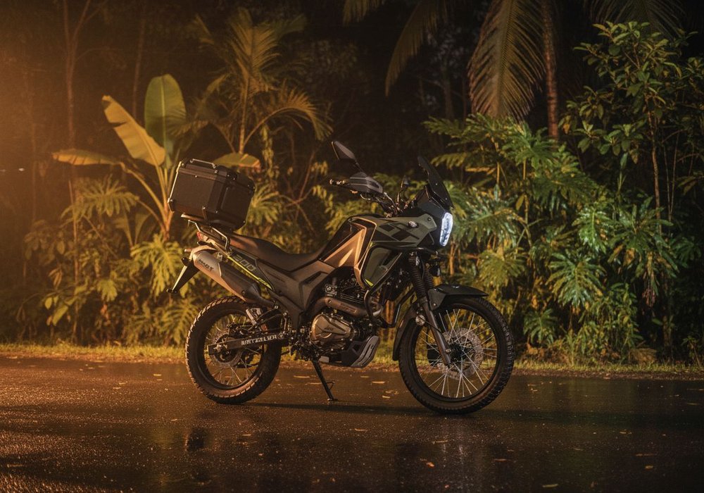 AKT Motos TT 200 Rally Lifestyle2 Galgo