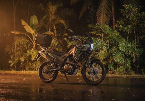 AKT Motos TT 200 Rally Lifestyle2 Galgo