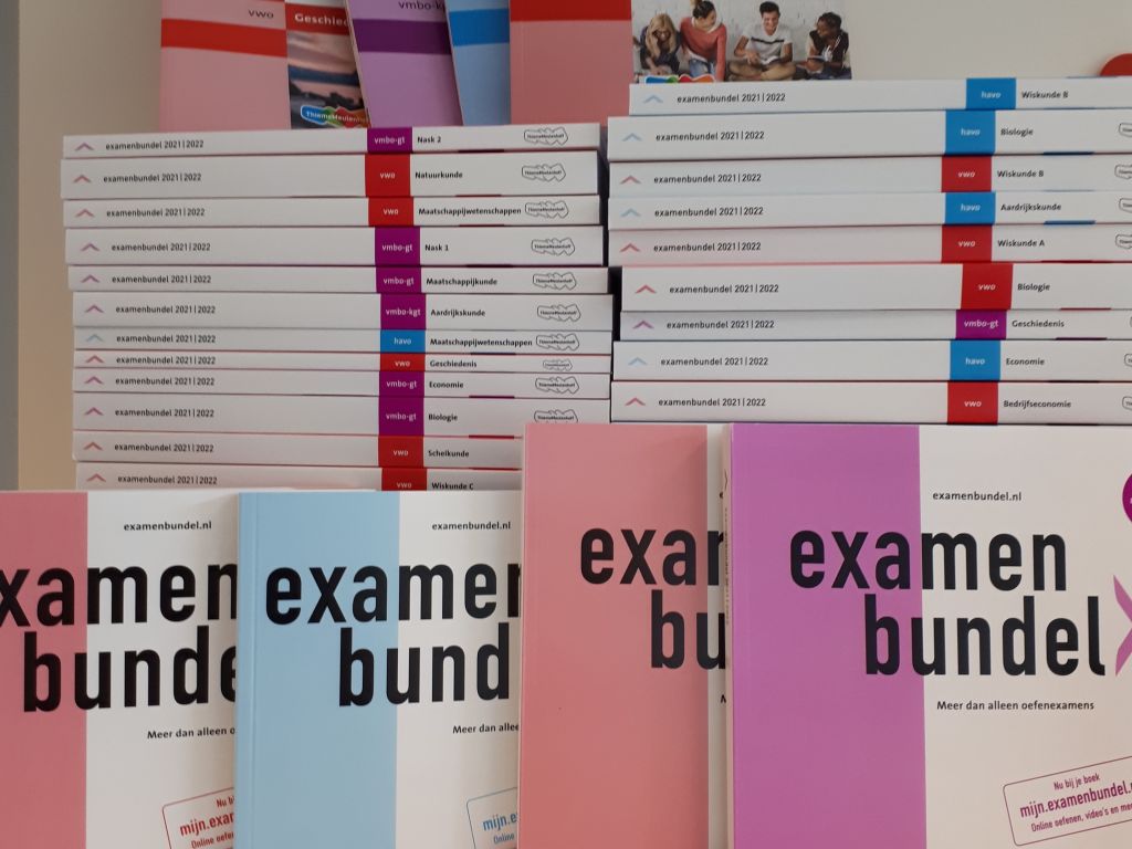 Nieuwe-boeken-examenbundel-samengevat-examenidioom-zeker-slagen-21-22-eindexamen-centraal-examen-2021-2022