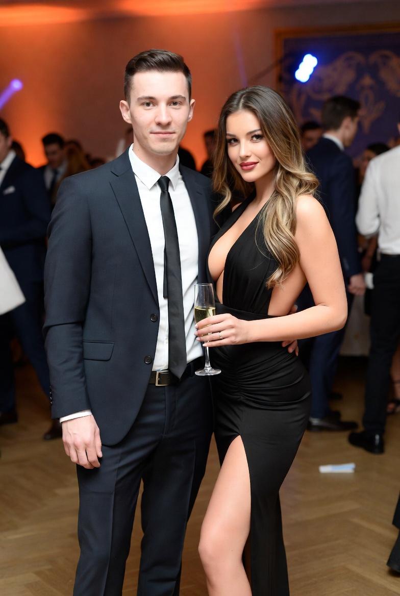 mann mit sexy escort escort lady auf vip party in dresden