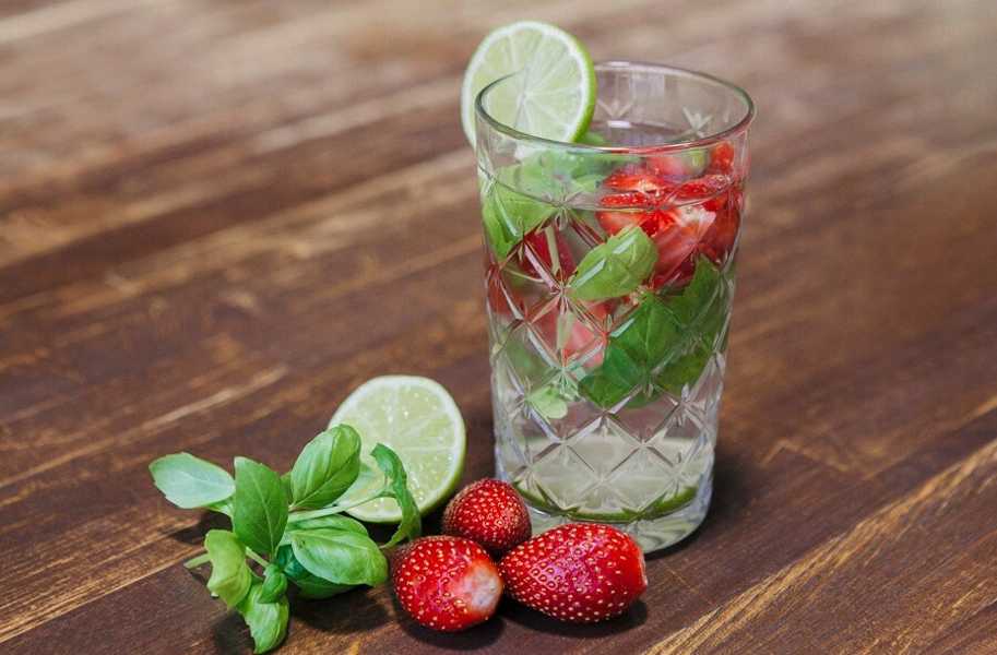 Strawberry-and-basil-cooler-water-flavoured-healthy