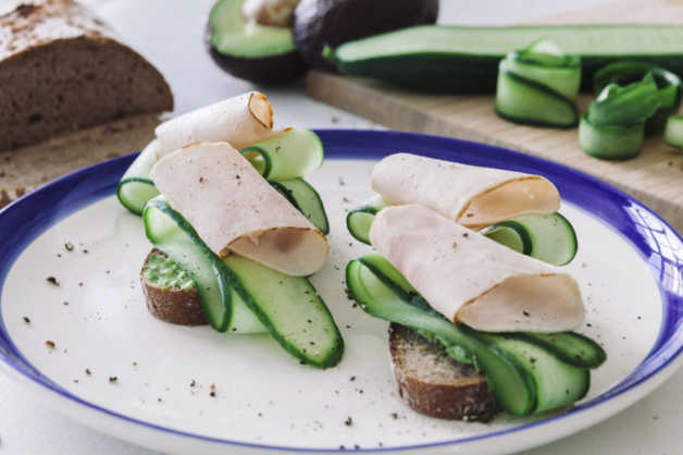 Avocado, cucumber and prosciutto