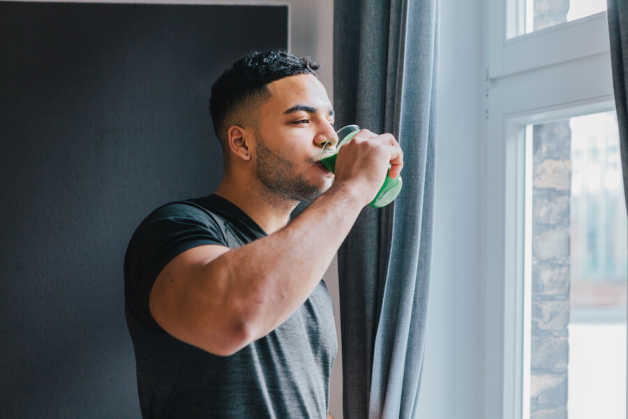 Man, Raphael, drinking green smoothie 