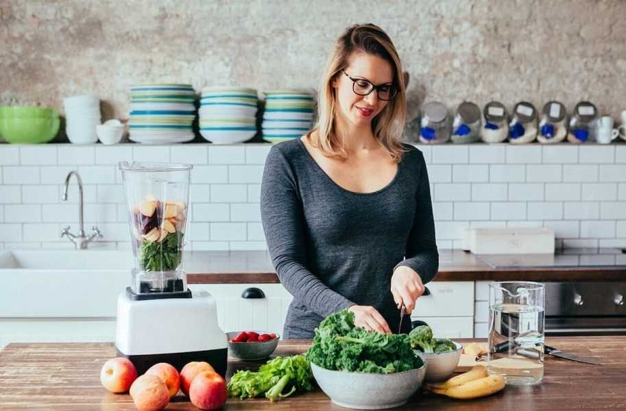 nutrition-fitness-healthy-cooking-new lisa with glasses kale