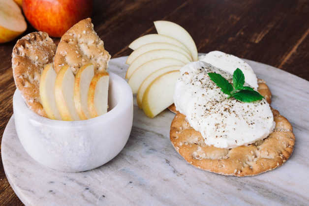 crackers with cheese and fruit 