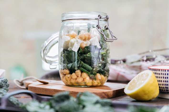 Salad in a Jar: Ideas for a Healthy Lunch | 8fit