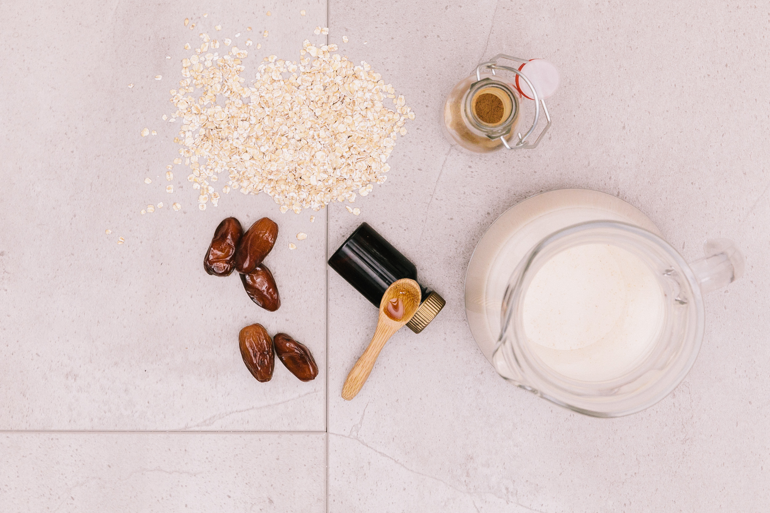 Oat Milk vs. Almond Milk: Which Is Better For You? | 8fit