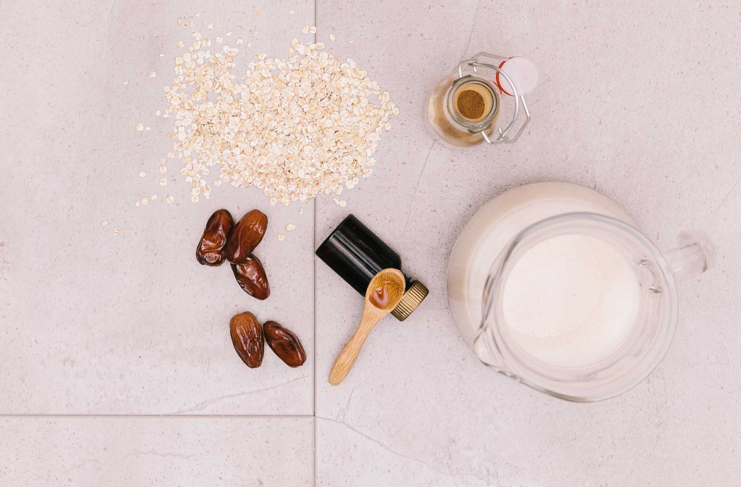 Oat Milk vs. Almond Milk: Which Is Better For You? | 8fit