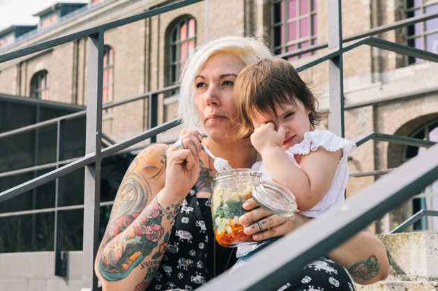 lifestyle-mom-nutrition-salad-eating-outdoor