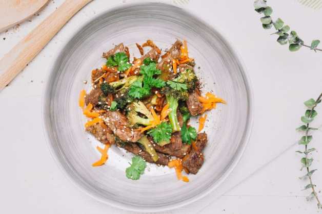 Beef and broccoli with carrots