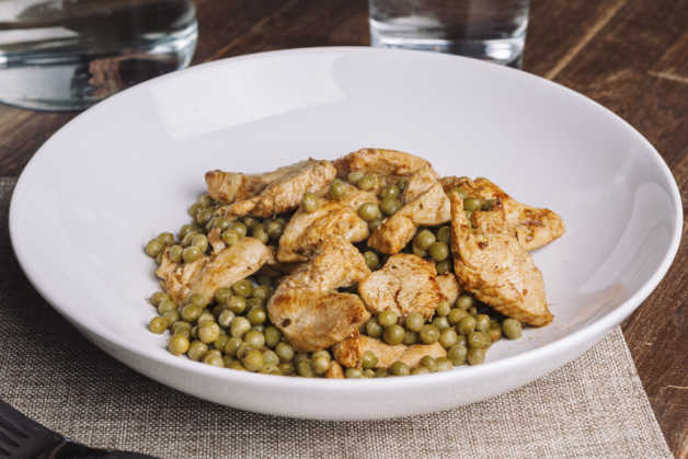 Spiced lime chicken and green peas recipe