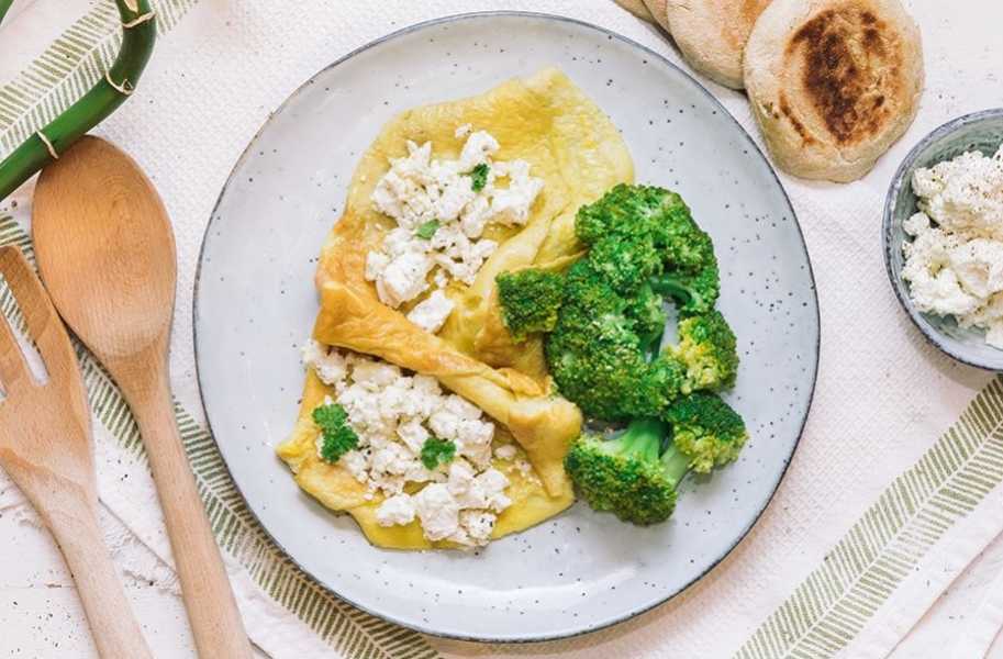 Broccoli feta omelette