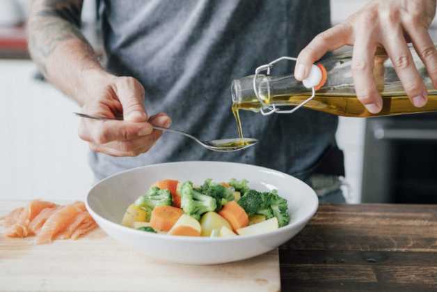 salad-olive-oil-healthy-green