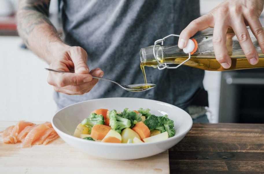 salad-olive-oil-healthy-green