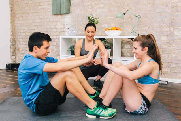 Fitness Group Couple Ana Brian Work-Out Sit-Up Push-Up Indoors rs -024