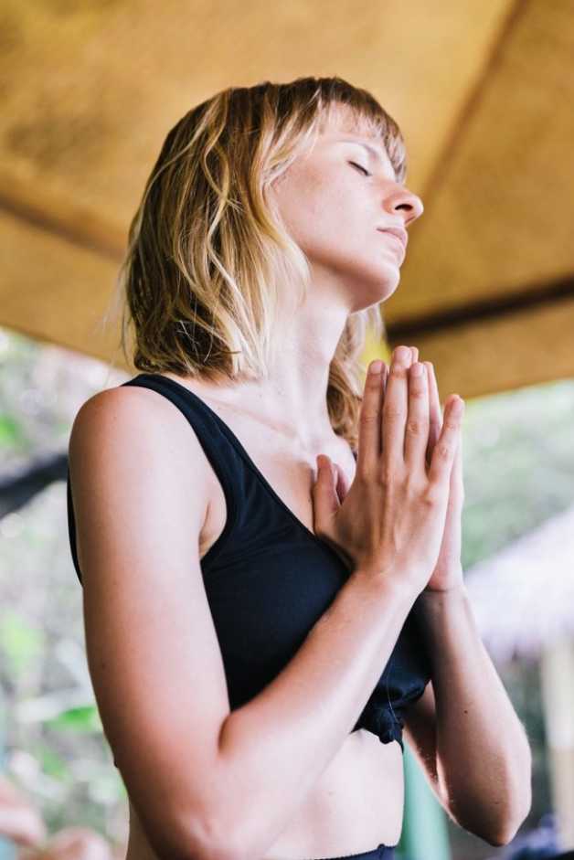 yoga-mindful-detox-girl