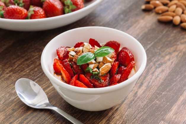 basil strawberries with ricotta recipe