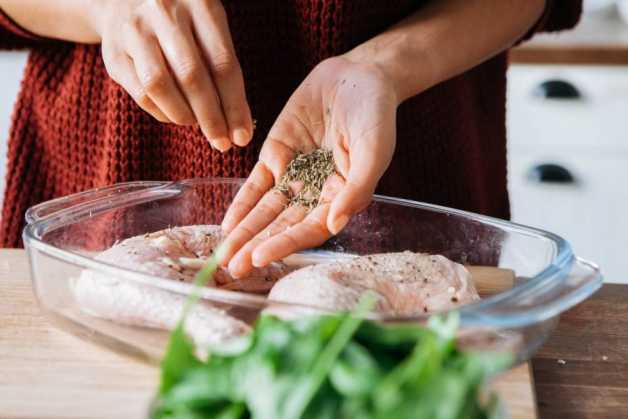 garlic chicken with beet mash and wilted spinach seasoning spices