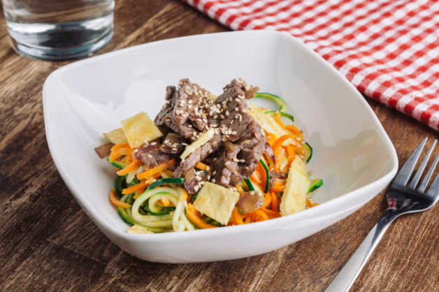 korean zucchini noodles with beef 