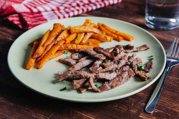  spice roasted carrots with sirloin beef 