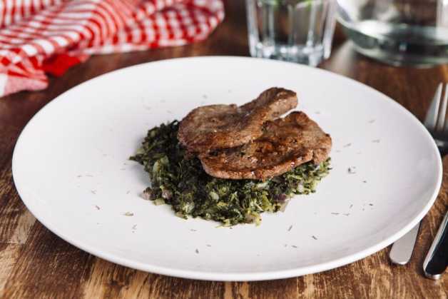 Steak and garlic kale