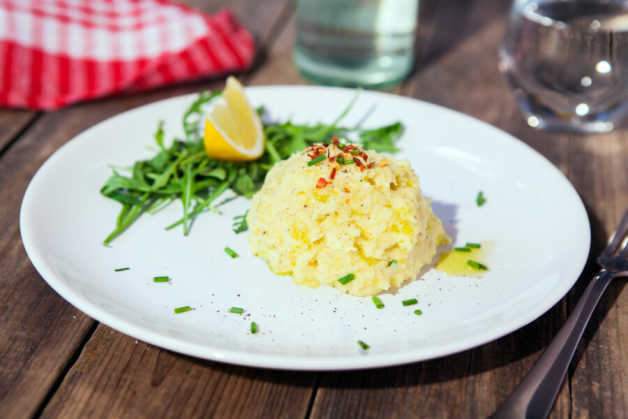 garlic-mashed-potatoes-with-chives-and-greek-yogurt