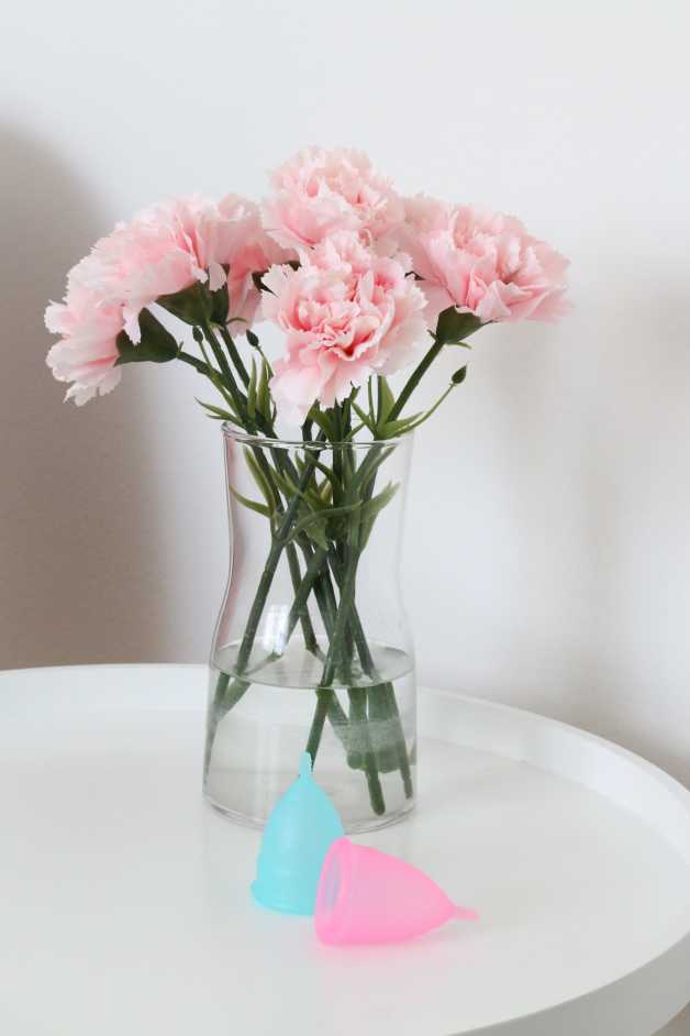 menstrual-cups, flowers