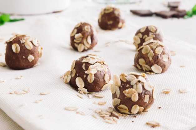 keto diet snacks chocolate mint energy balls