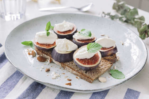 fig and ricotta toast recipe-e1530087646164