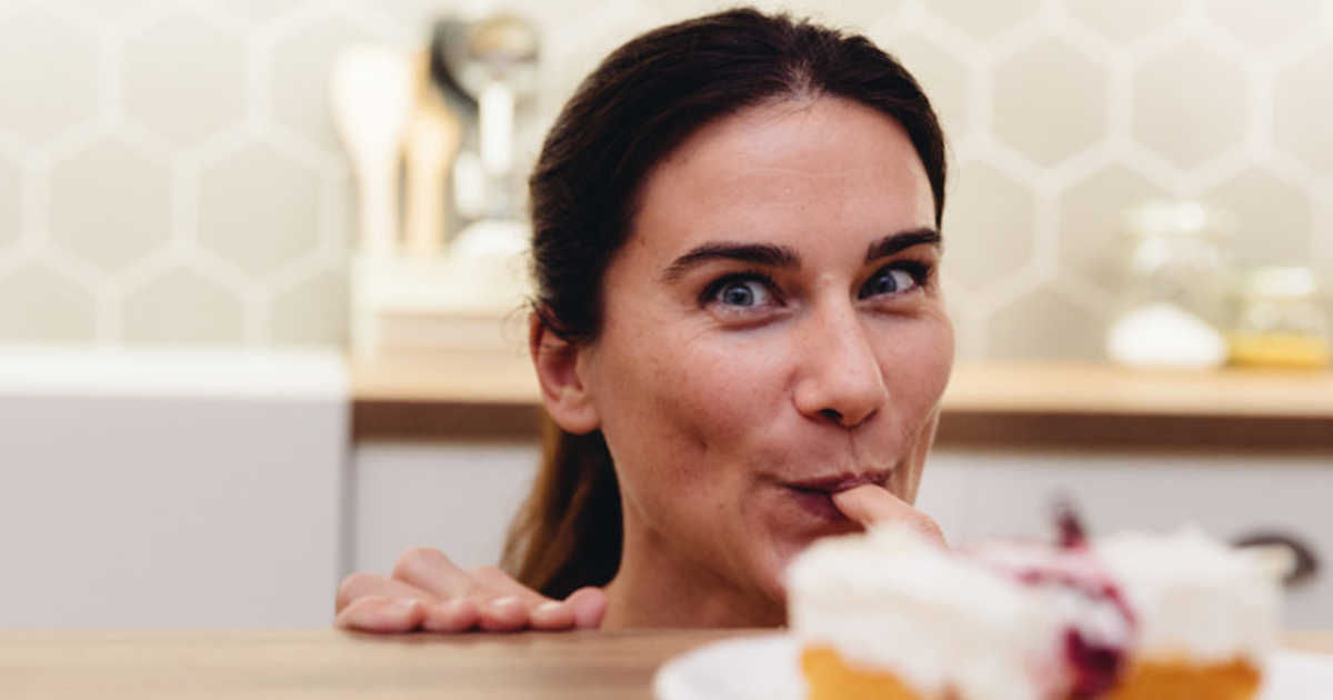 Food Cravings: Why Do I Crave Chocolate on My Period? | 8fit Food Cravings: Why Do I Crave Chocolate on My Period? | 8fit