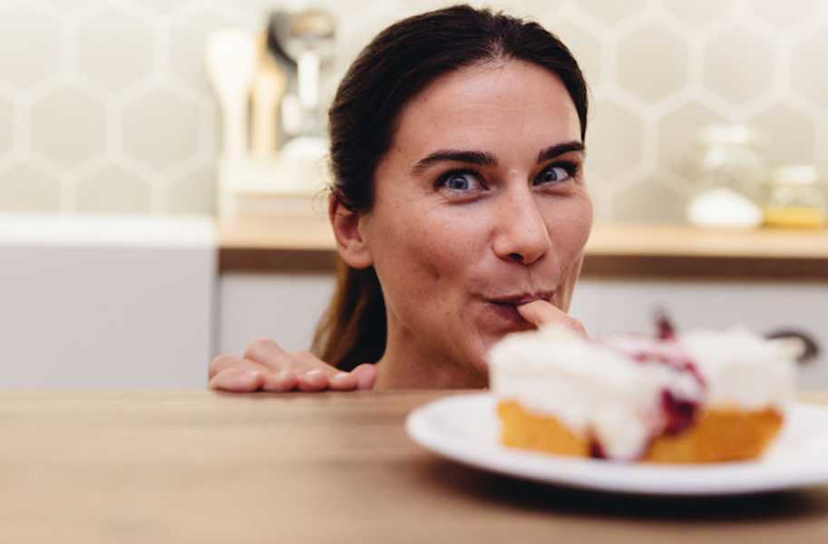 Food Cravings: Why Do I Crave Chocolate on My Period? | 8fit Food Cravings: Why Do I Crave Chocolate on My Period? | 8fit