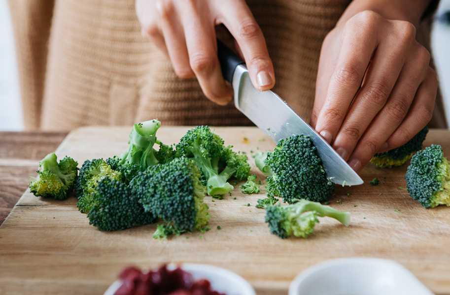 broccoli cutting