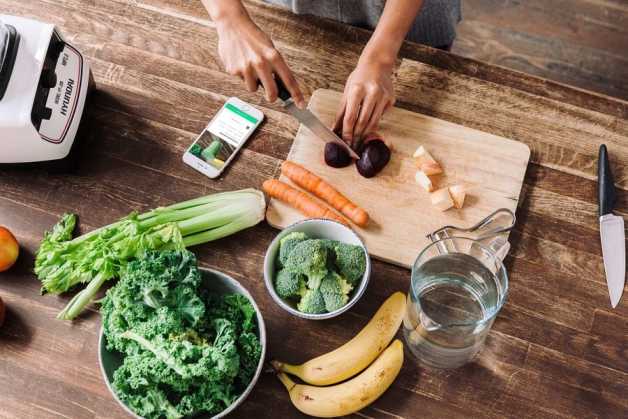 chopping-healthy-carrots-brocolli-beets