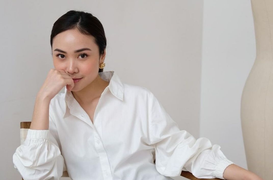 FRESH FROM HER ROOM Jos Acha 