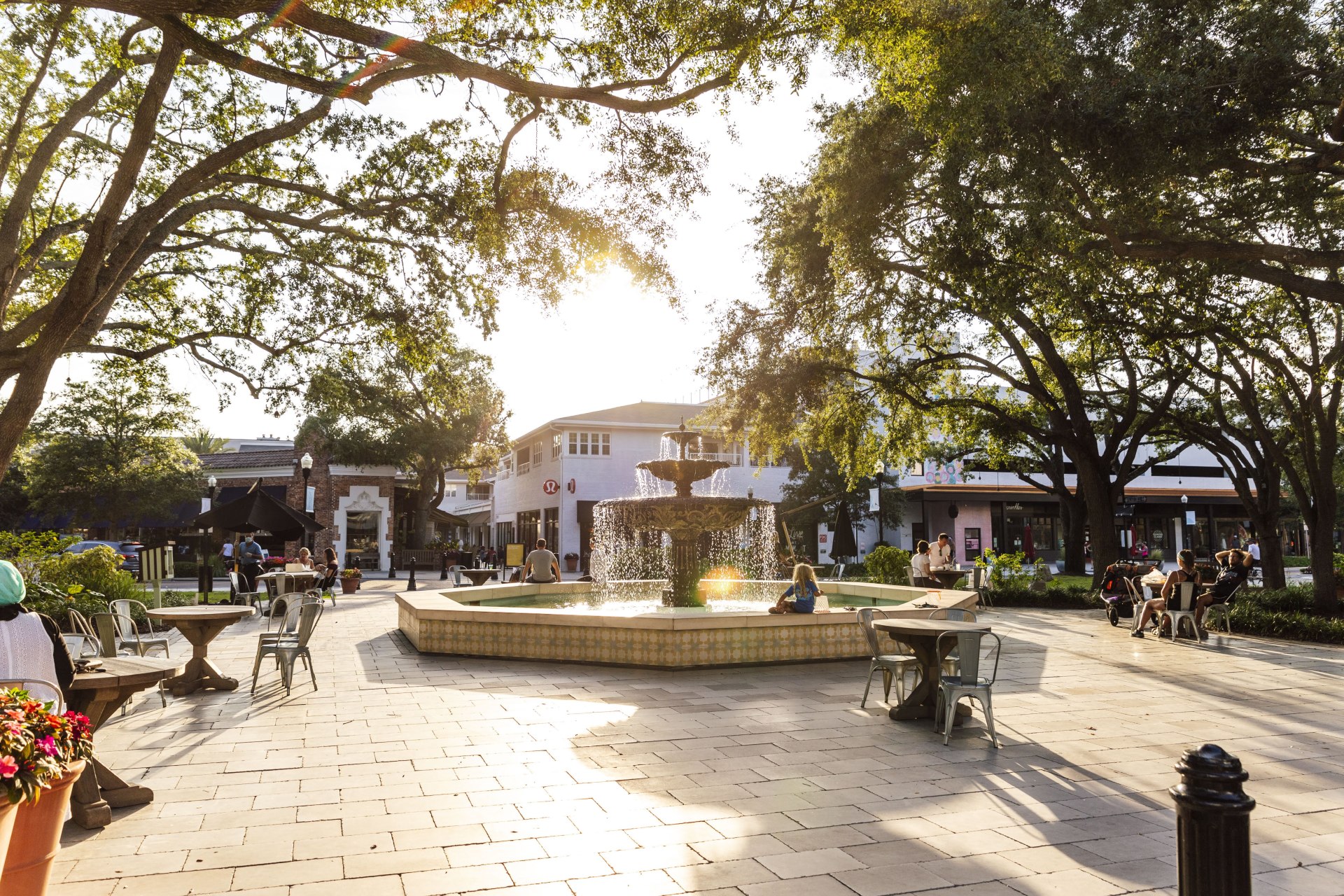 Hyde Park Village offers luxury amenities to locals and visitors alike. (Credit: Keir Magoulas/Visit Tampa Bay)