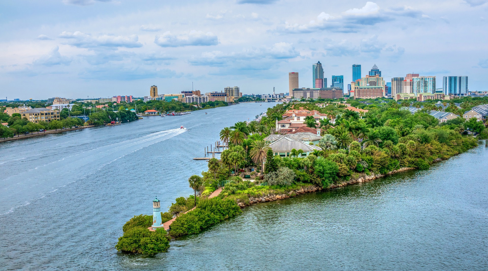 People everywhere are investing in real estate in Tampa. Here are the best neighborhoods to look at for investors. (Credit: Pixabay)