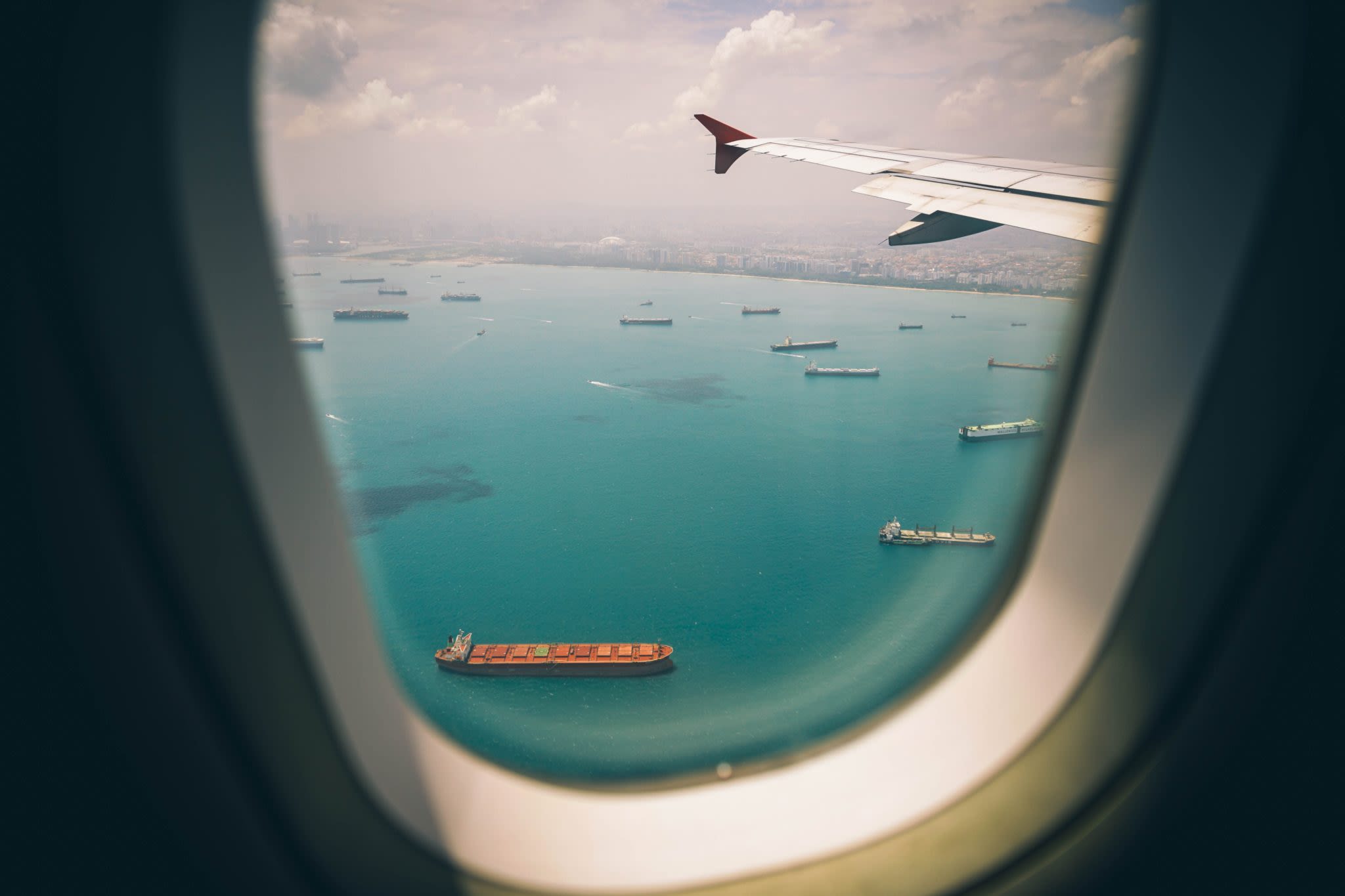 Ocean vs. Air Freight: Which is right for you?