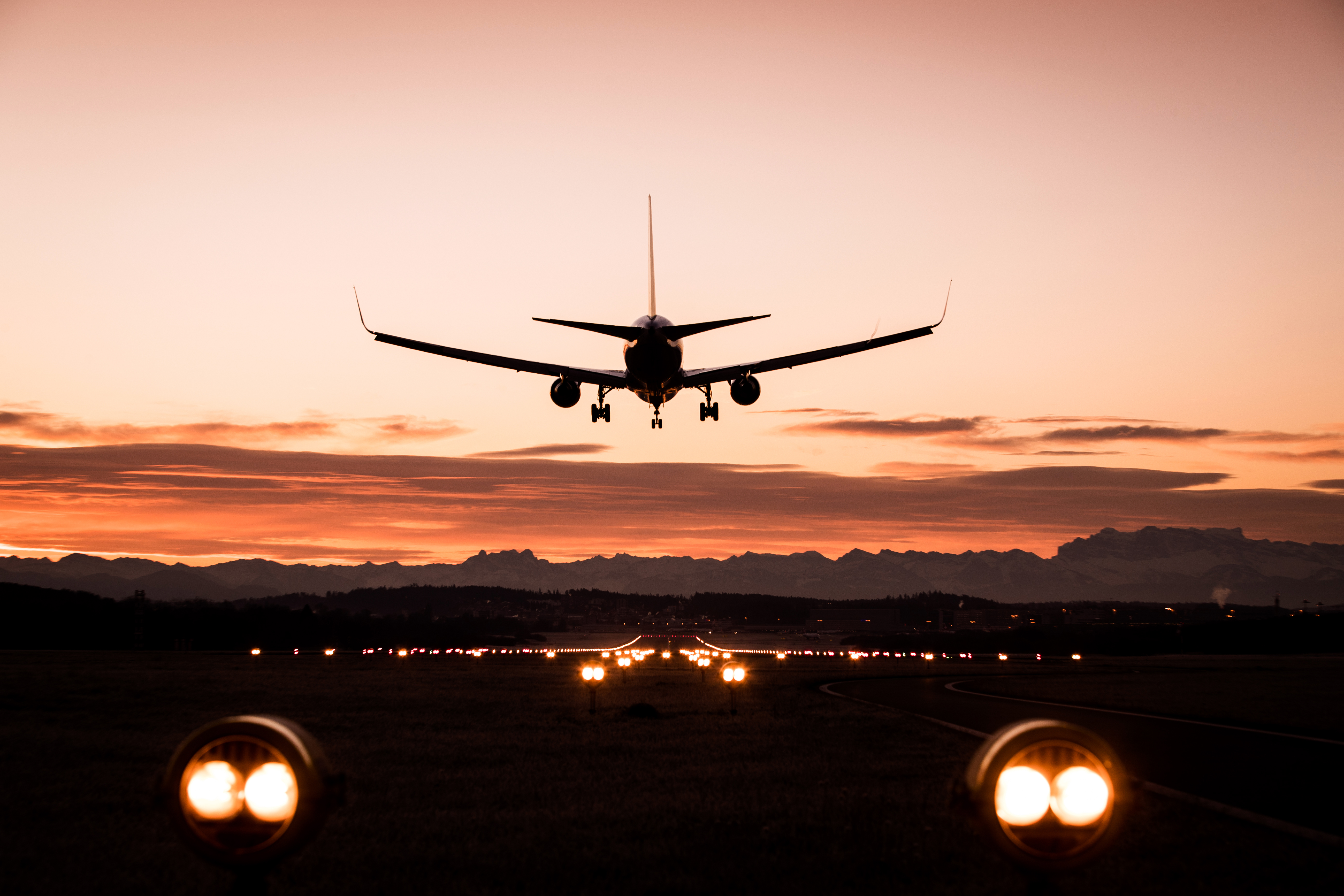 Timelapse of jets taking off and landing