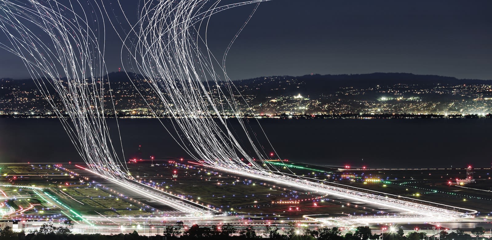 Timelapse of jets taking off and landing
