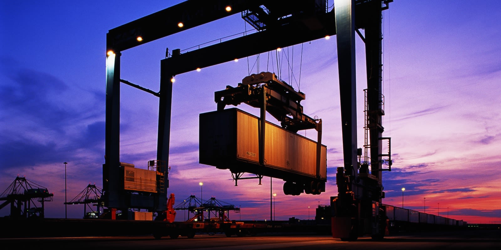 Headline Image Commentary 17