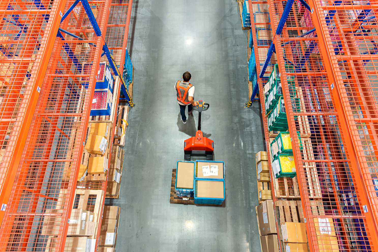 GettyImages-1191254826-warehouse