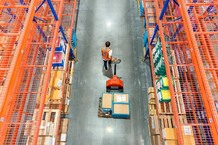 GettyImages-1191254826-warehouse