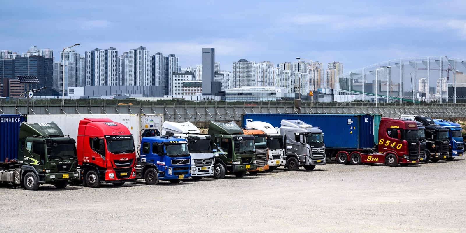 Trucks idled in South Korea as the result of a labor dispute in June 2022