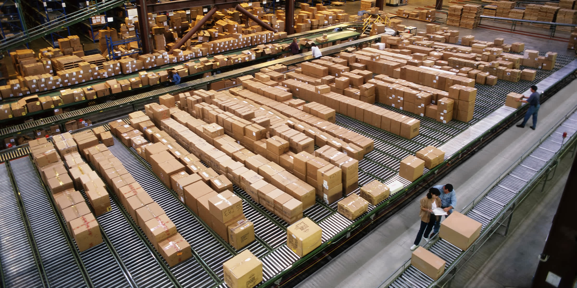 Decision-makers in an e-commerce warehouse. Masthead for Flexport Research report.