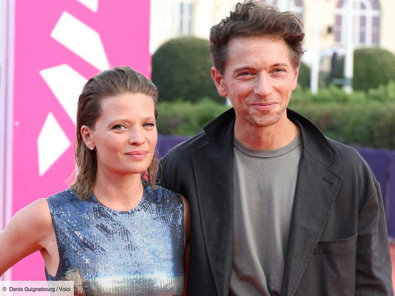 "C'est éblouissant" : Raphaël, devenu papa pour la troisième fois à 48 ans, se confie sur sa paternité