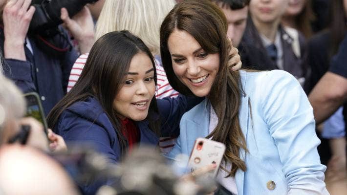 Overzealous fan grabs at Kate Middleton's hair during walkabout